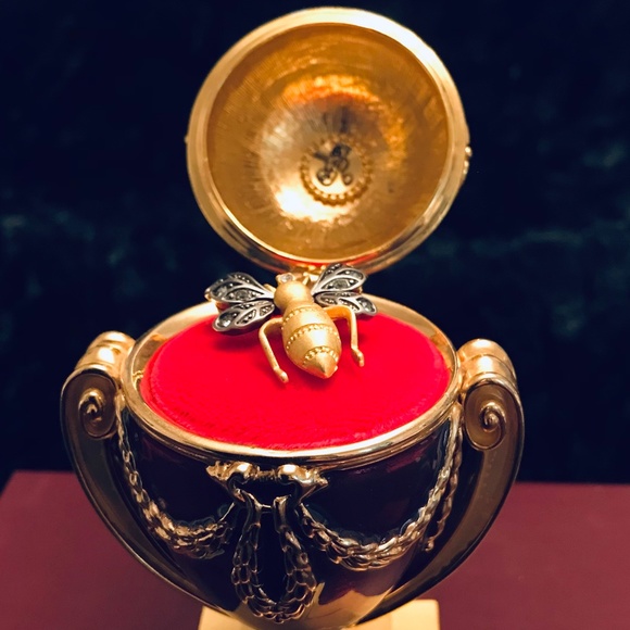 Joan Rivers Imperial Treasures II “The Lost Treasure Egg” - Picture 5 of 10